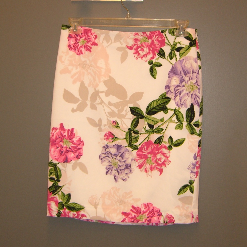 ANN TAYLOR FLORAL PRINT SKIRT 6